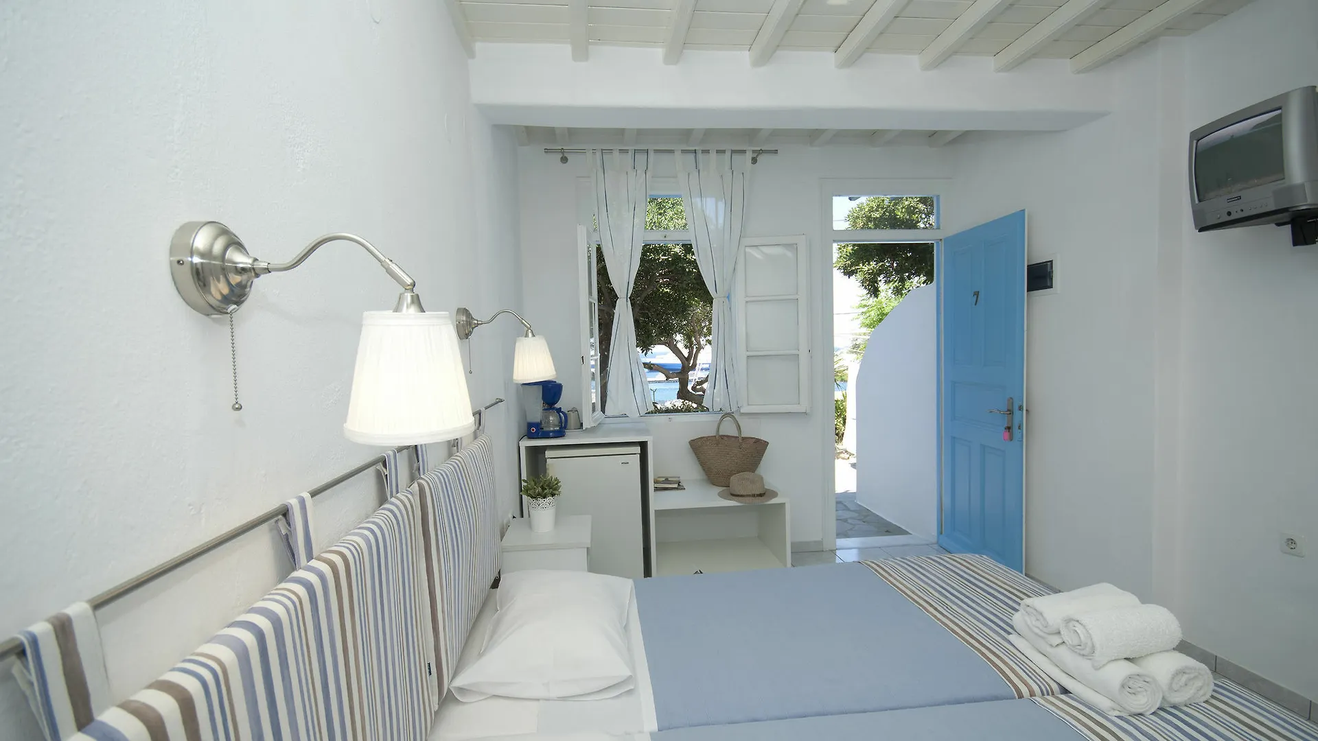 Asimina Hotel Tourlos 2*,  Greece